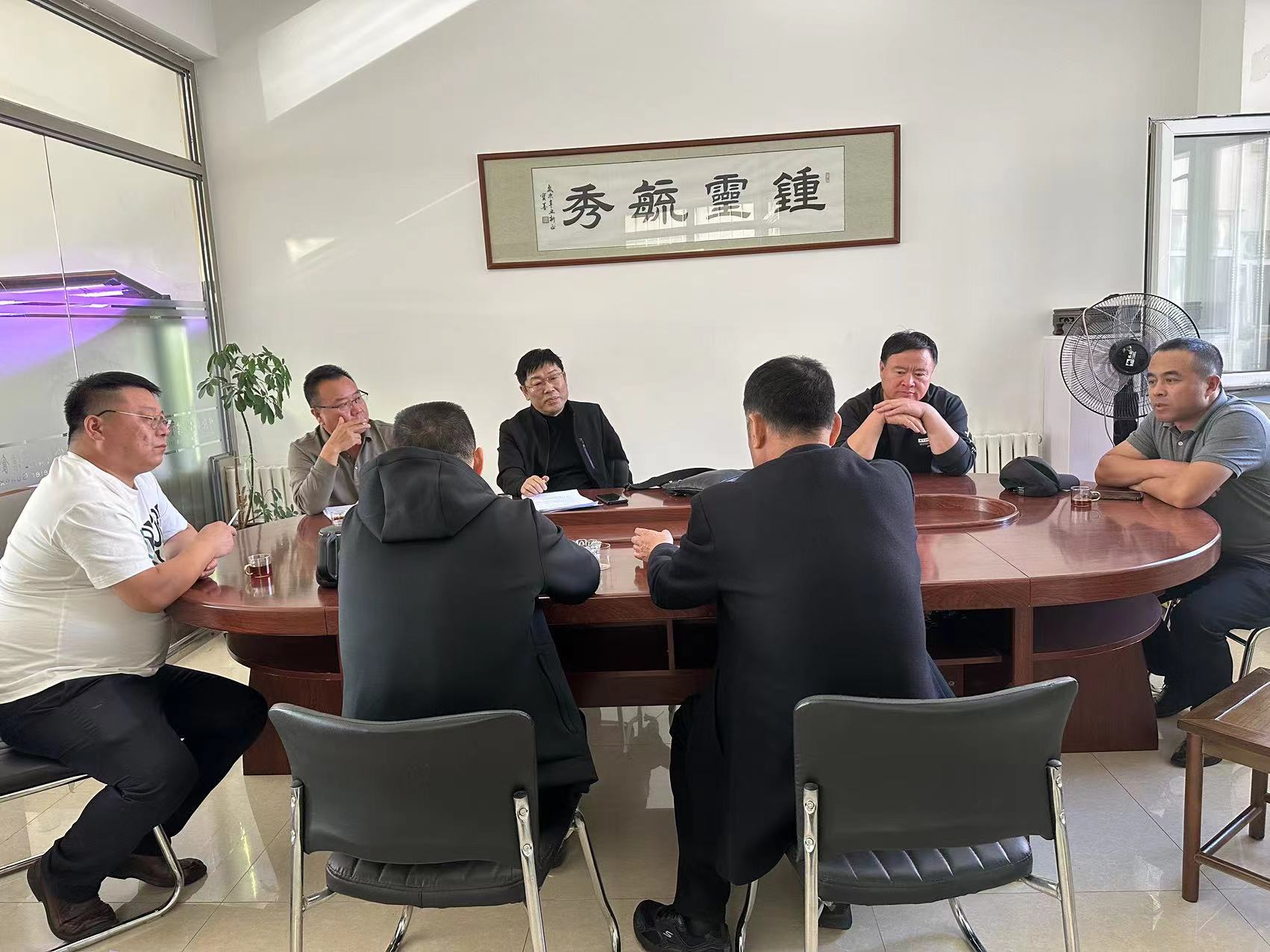就《呼倫貝爾鼎泰農牧有限公司》收購重組事宜的洽談現場